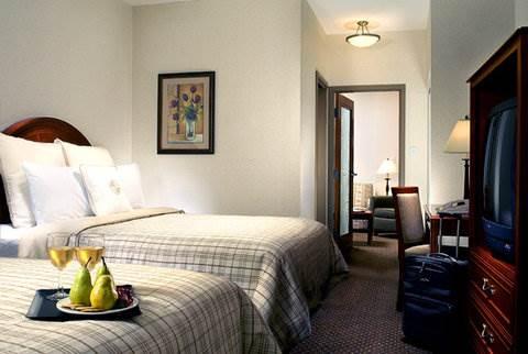 Four Points By Sheraton Hotel & Suites Calgary West Exteriör bild
