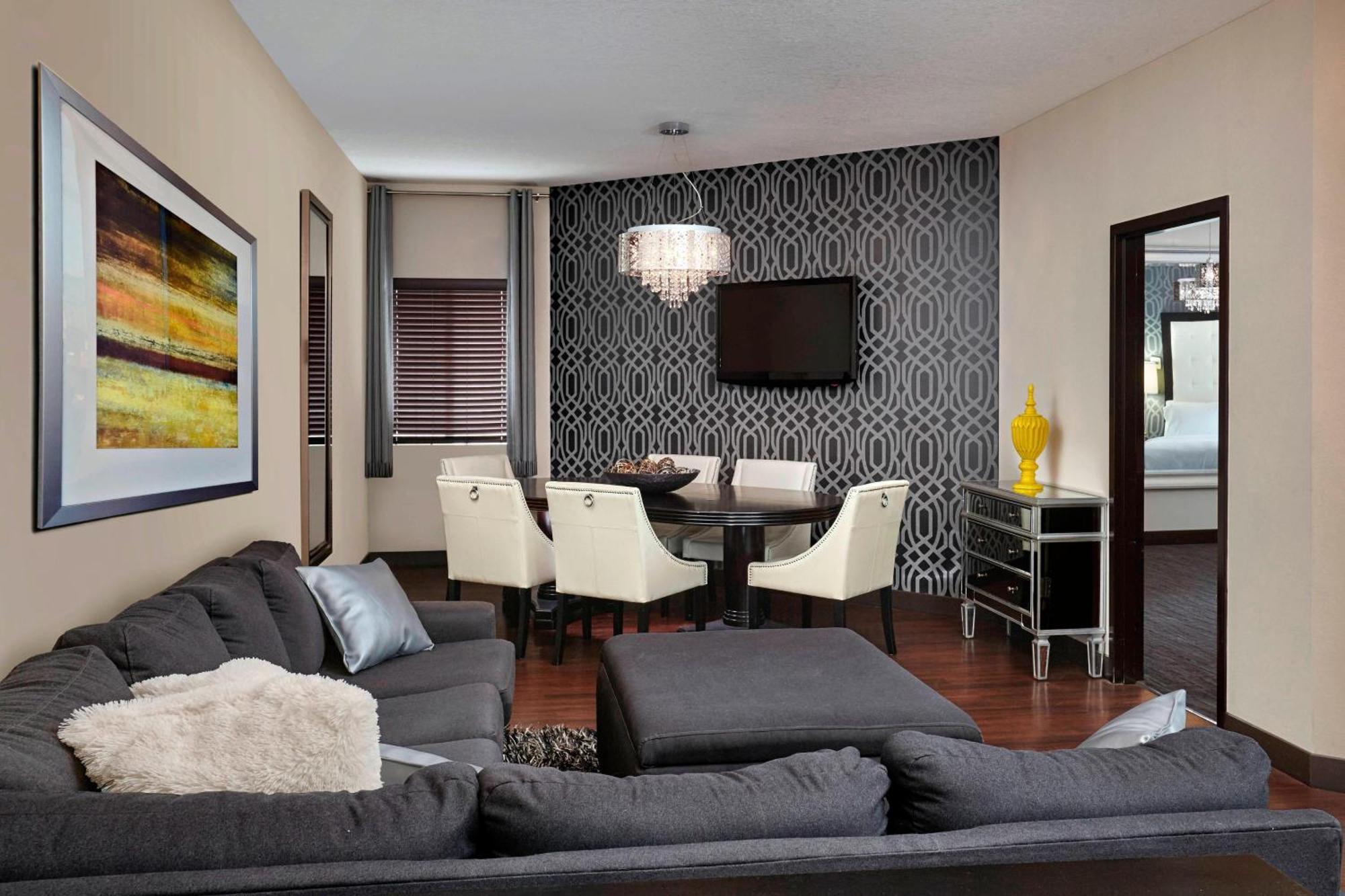 Four Points By Sheraton Hotel & Suites Calgary West Exteriör bild