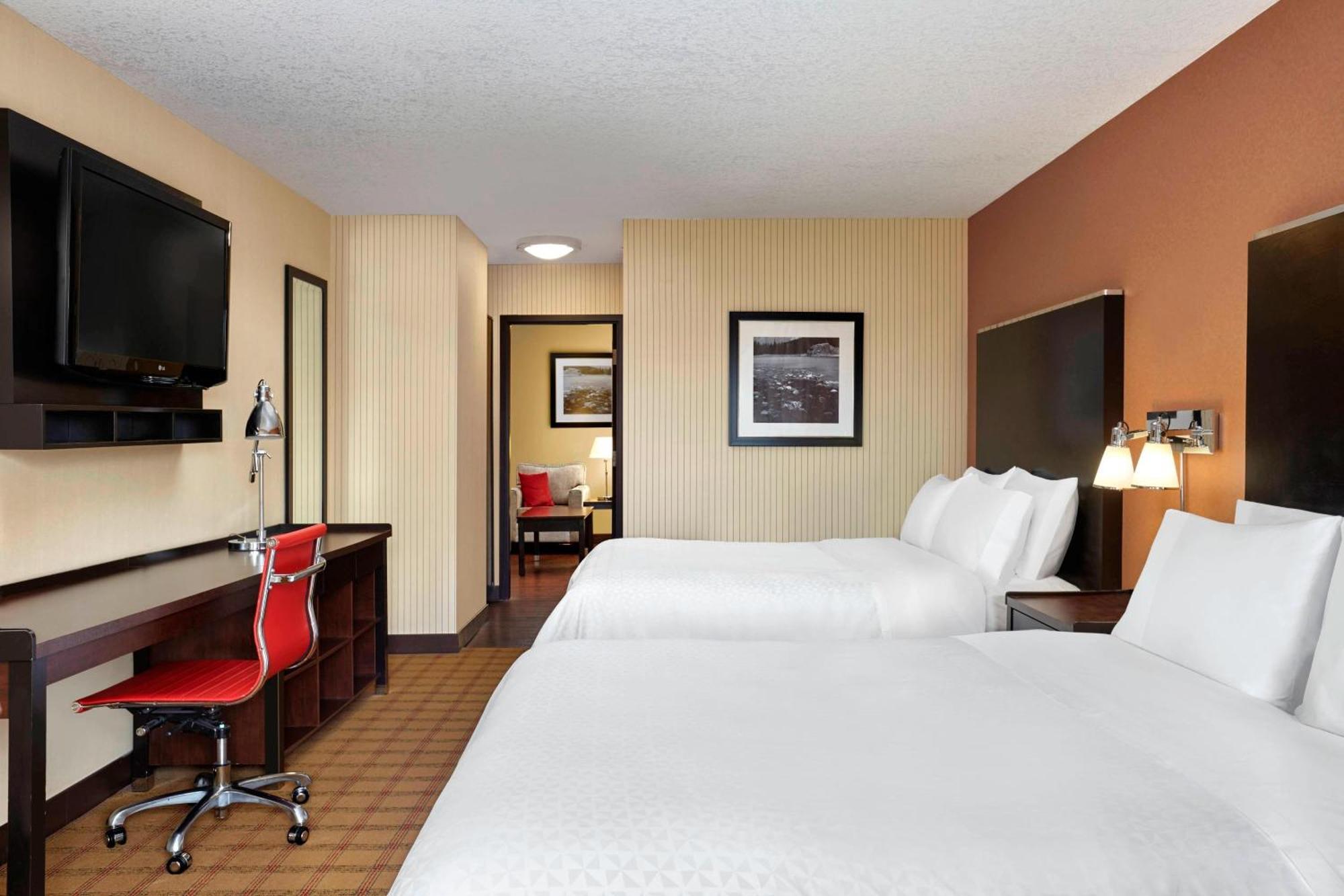Four Points By Sheraton Hotel & Suites Calgary West Exteriör bild