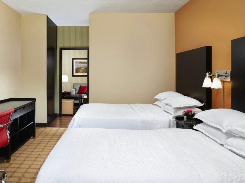 Four Points By Sheraton Hotel & Suites Calgary West Exteriör bild