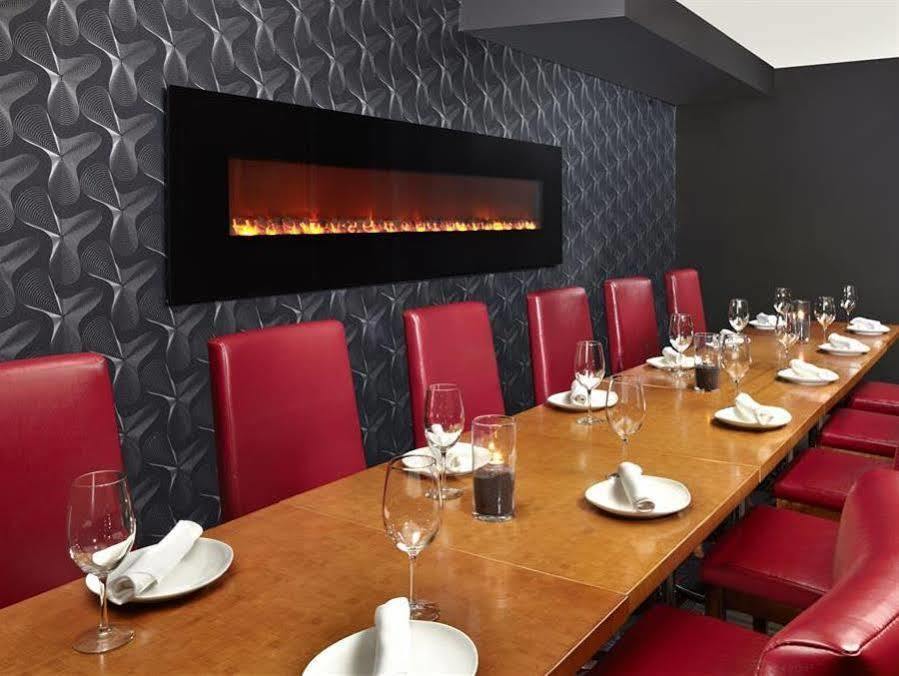 Four Points By Sheraton Hotel & Suites Calgary West Exteriör bild